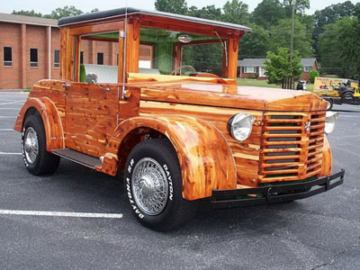 Έφτιαξαν ξύλινο αυτοκίνητο από… άγρια καρυδιά