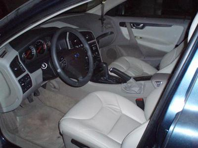 Έκρηξη χειροβομβίδας σε όχημα έξω από σχολείο