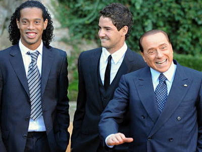 Μπερλουσκόνι: «Δεν θα αντάλλασσα τον Ροναλντίνιο με κανέναν παίκτη»