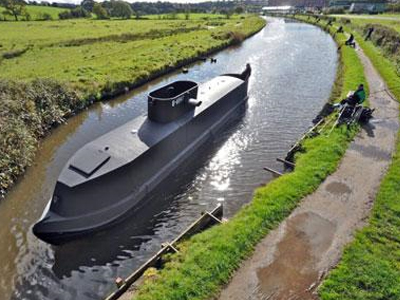 Υποβρύχιο… σε κανάλι