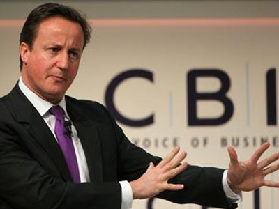 Τρόπους αναζωογόνησης της οικονομίας ψάχνει ο Κάμερον