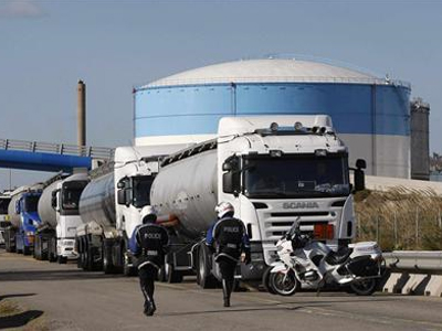 Λειτουργούν 5 από τα 12 διυλιστήρια της Γαλλίας