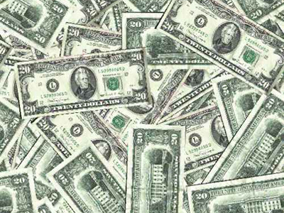 Σε χαμηλά έτους το δολάριο, μετά το νέο ράλι του χρυσού