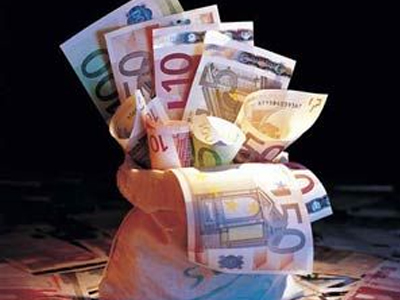 Ήρθε για λεφτά στη Βουλή