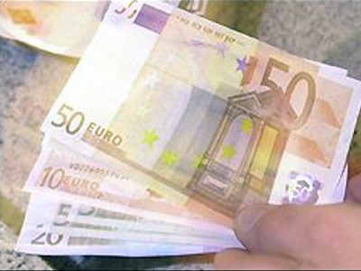 Έκλεψαν από πεζό 4.120 ευρώ!