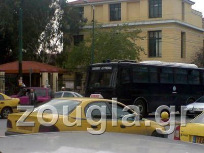 Τηλεφωνήματα για βόμβες στην Ευελπίδων