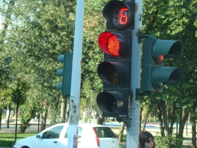 Σταμάτησε στο φανάρι και του έκλεψαν το αυτοκίνητο