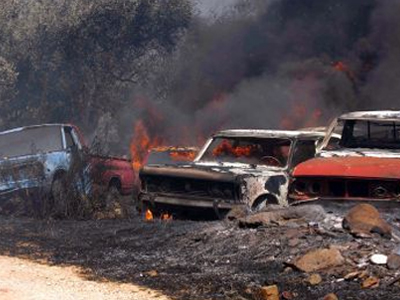 Κάηκαν αυτοκίνητα στον Άγιο Δημήτριο