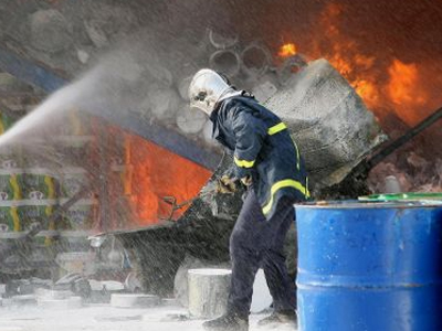 Υπό έλεγχο η πυρκαγιά σε φανοποιείο στην Αργυρούπολη