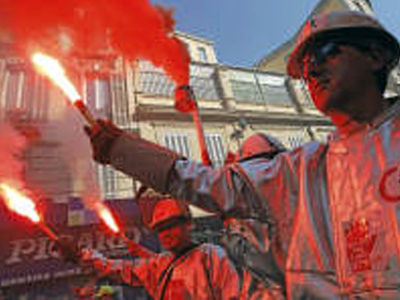 Παραλύει και πάλι η Γαλλία