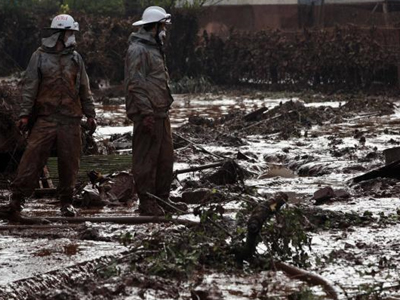 Αυξήθηκαν οι νεκροί από τη διαρροή τοξικής λάσπης