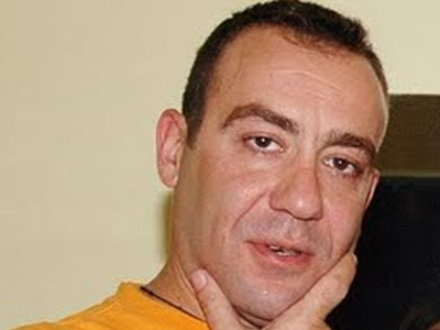 Απέναντι από τους πρώην συνεργάτες του