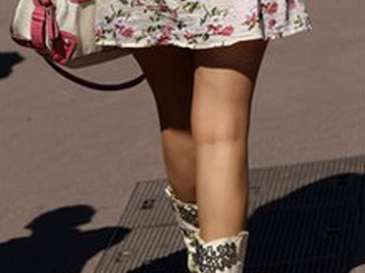 «Κάτω» οι μίνι φούστες