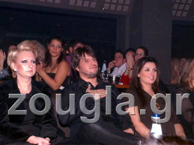 Ο Κιάμος με την εγκυμονούσα σύζυγο στα μπουζούκια