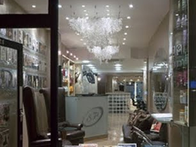 Χτύπησαν κομμώτρια και της πήραν τις εισπράξεις