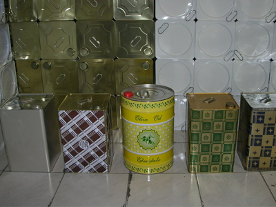 Αλλοδαποί έκλεψαν τενεκέδες με λάδι στη Μεσσηνία