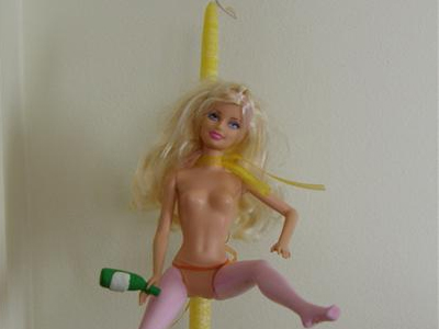 Η Τζούλια και σε… λαμπάδα!