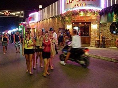 Διώξεις κατά των Κρητικών που κράτησαν όμηρους Βρετανούς τουρίστες