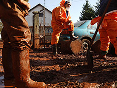 Αυξήθηκαν οι νεκροί από τη διαρροή τοξική λάσπης