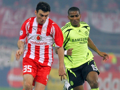 Απλώνει το «σεντόνι» στο Καραϊσκάκη