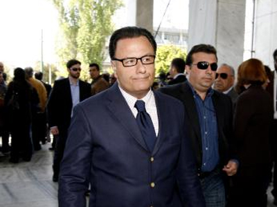 Και ο βουλευτής θέλει το… εμβόλιό του