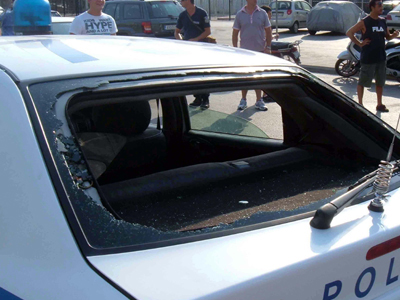 Νεαρό ζευγάρι πυρπόλησε περιπολικό στον Αστακό