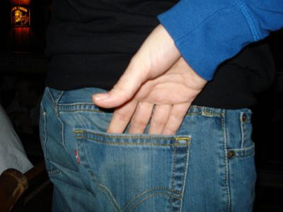 Έκλεβε πορτοφόλια κατά τη διάρκεια αγώνα