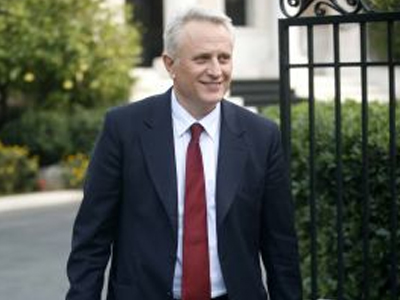 «Παγώνουν» οι προσλήψεις