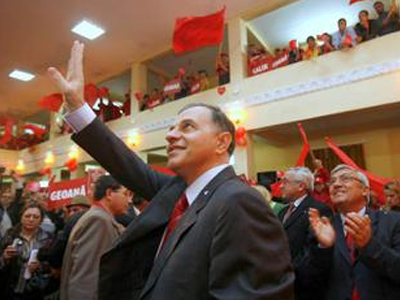 Αποχή από την ψηφοφορία για την πρόταση μομφής