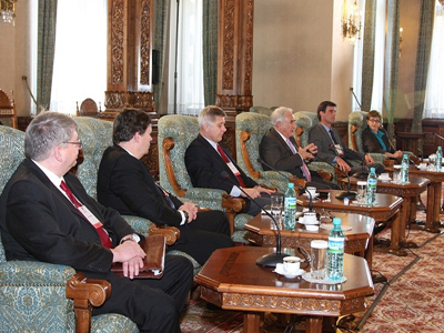 Σύσταση ΔΝΤ για κλείσιμο δημoσίων επιχειρήσεων