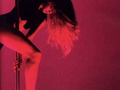 Προσλάμβανε αλλοδαπές και τις εξέδιδε