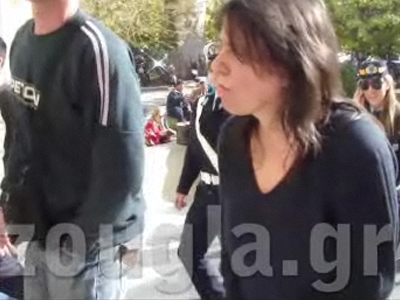 Επίθεση με ύβρεις κατά Χρυσοχοΐδη