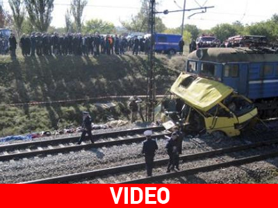 Αυξήθηκαν οι νεκροί από σύγκρουση τρένου με λεωφορείο