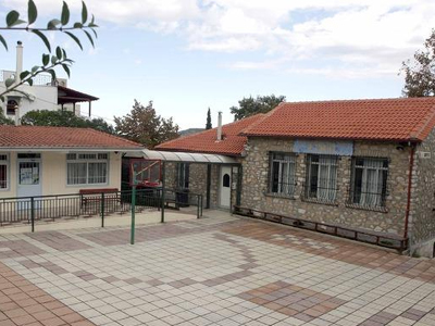 Έχτισαν την είσοδο του δημαρχείου!