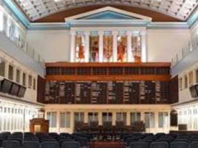 Η κρίση εξανέμισε τα κέρδη των εισηγμένων εταιρειών