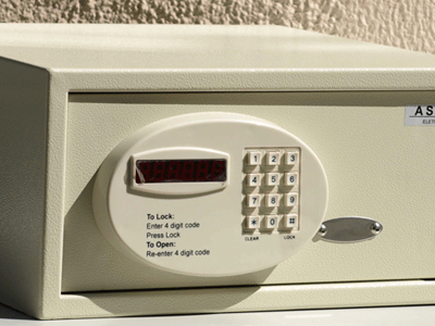 Έκλεψαν χρηματοκιβώτιο από καφετέρια στη Βούλα