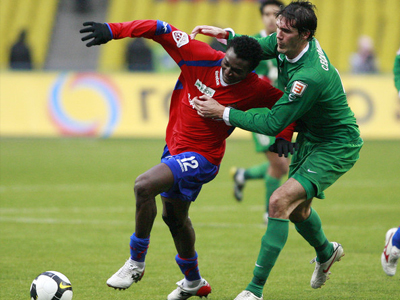 Τσεκάρει τους επιθετικούς