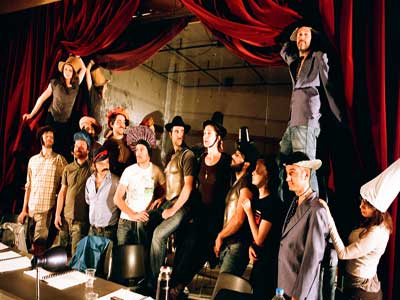 «Αμφιτρύων» στο Φεστιβάλ «Στη Σκιά των Βράχων 2012»