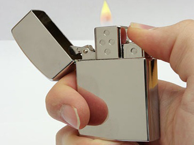 Στη φυλακή για έναν αναπτήρα!