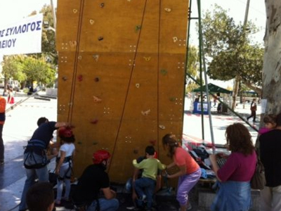 Μικροί αναρριχητές… στην πλατεία Ελευθερίας