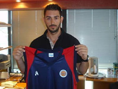 Έμεινε στο Ίκαρο Έμεινε στο Ίκαρο