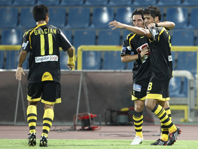 Ανανεώνει τρεις ο Άρης