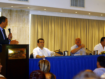 «Χαρτοπόλεμος» στο βόλεϊ