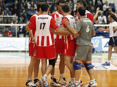 Βόλεϊ: Στον τελικό ο Ολυμπιακός, 3-2 σετ τον Ηρακλή
