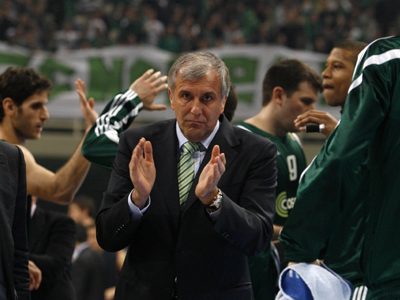 Η ομάδα μπάσκετ του Παναθηναϊκού στο ντέρμπι του ΟΑΚΑ