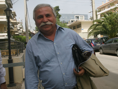 Μοίρασε πριμ ο Παπουτσάκης