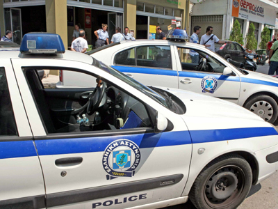 Πήγαν με γερανό, «έφυγαν» με περιπολικό