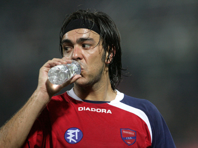 Θλάση στο δικέφαλο ο Recoba