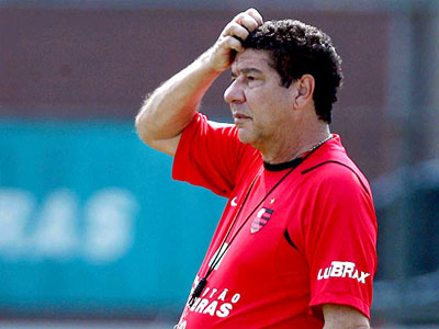 «Τρίζει» η καρέκλα του Σαντάνα στη Νότια Αφρική