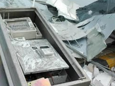 Έσερναν ΑΤΜ για 15 μέτρα